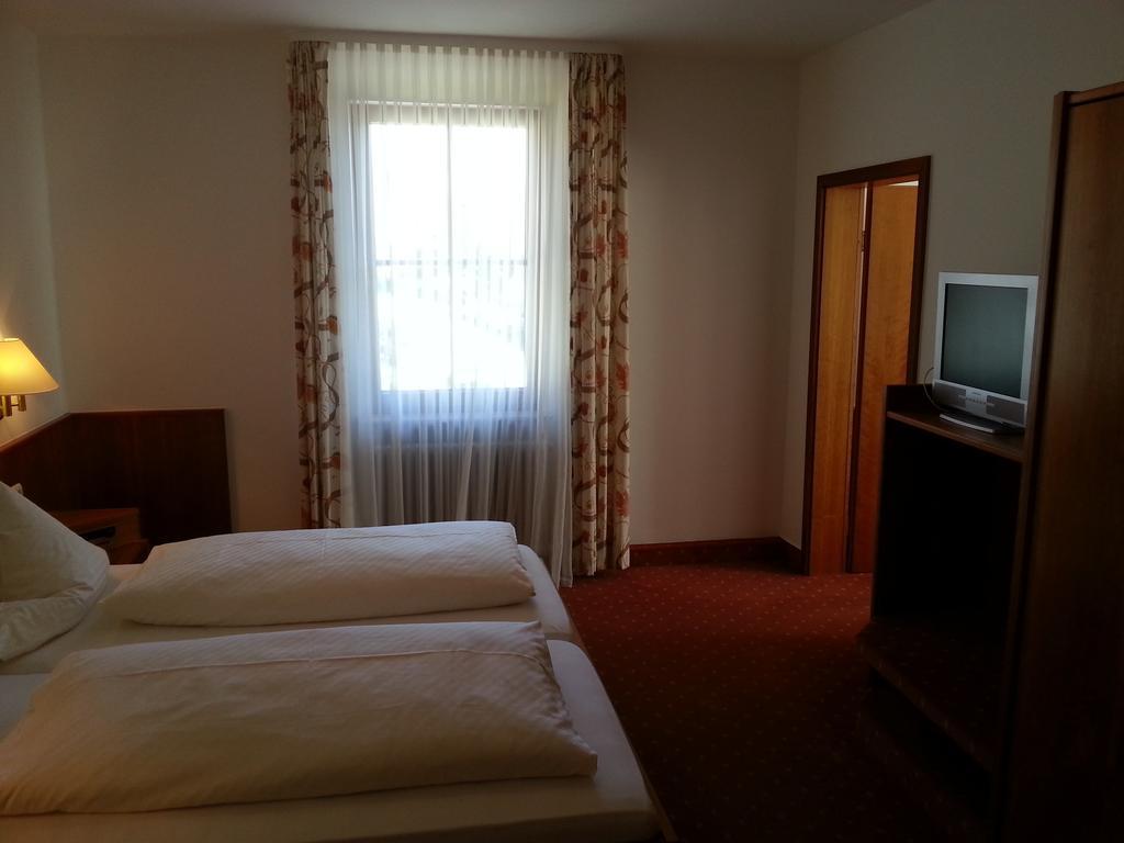 Hotel Seewirt Nonnenhorn Oda fotoğraf