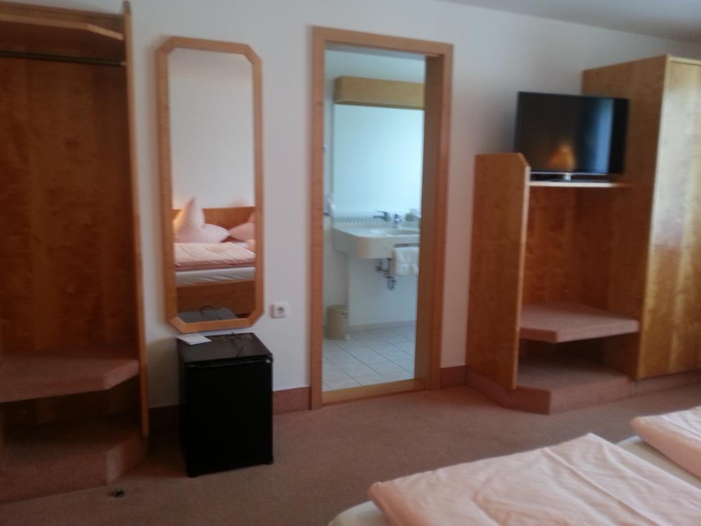 Hotel Seewirt Nonnenhorn Oda fotoğraf
