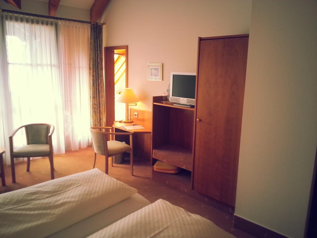 Hotel Seewirt Nonnenhorn Oda fotoğraf